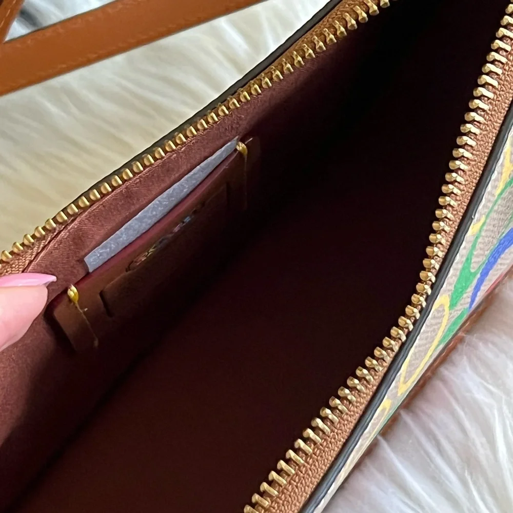 CA100 - Coach Swinger in Rainbow Signature Canvas - Picture 8 of 12